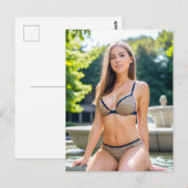 Frau am Springbrunnen Postkarte (Vorne/Hinten)