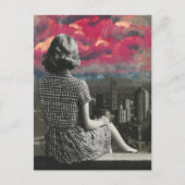 Frau an der Spitze der City Pink Clouds Postkarte (Vorderseite)
