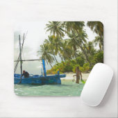 Frau auf einem kleinen traditionellen Fischerboot, Mousepad (Mit Mouse)