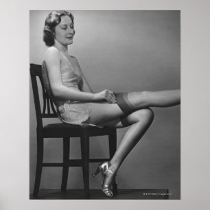 Frau auf einem Stuhl sitzend Poster