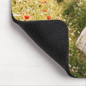 Frau auf einem Weizenfeld Mousepad (Ecke)