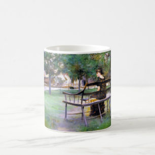 Frau auf einer Bank (von Edwin Austin Abbey) Kaffeetasse