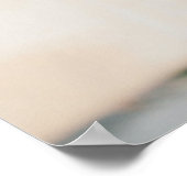 Frau auf rosa aufblasbarem Flamingo im Außenpool Poster (Ecke)