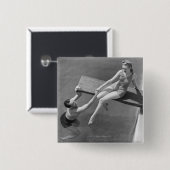 Frau auf Sprungbrett Button (Vorne & Hinten)