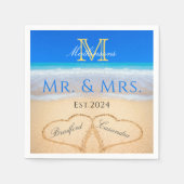 Frau Beach Wedding Hearts in Sand Monogram Serviette (Vorderseite)