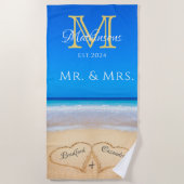 Frau Beach Wedding Hearts Sand Family Monogram Strandtuch (Vorderseite)