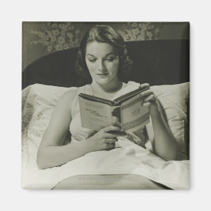 Frau beim Lesen eines Buches Magnet