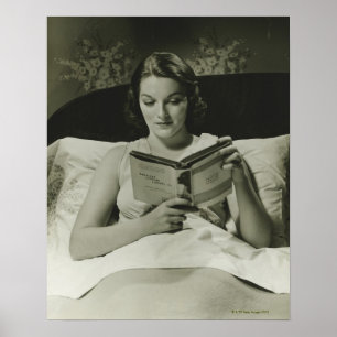 Frau beim Lesen eines Buches Poster