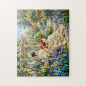 Frau beim Lesen im Garten mit Cavalier Spaniel Puzzle (Vertikal)