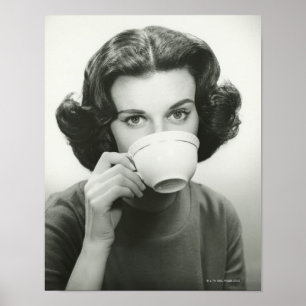Frau beim Trinken Poster
