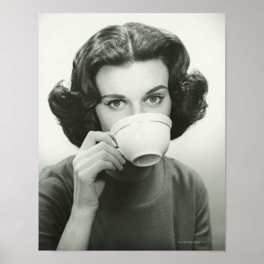 Frau beim Trinken Poster (Vorne)