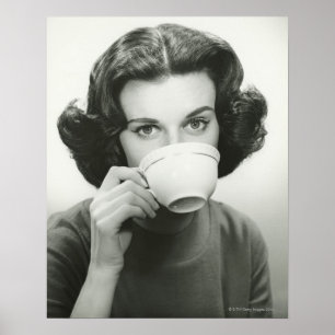 Frau beim Trinken Poster