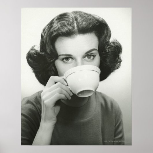 Frau beim Trinken Poster (Vorne)