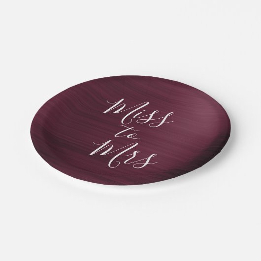 Frau Brautparty Party Burgundy Pappteller (Schrägansicht)