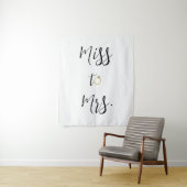 Frau Brautparty vor dem Hintergrund Wandteppich (Beispiel)