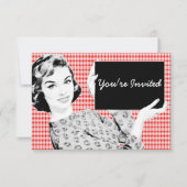 Frau der 1950er Jahre mit einem Zeichen V2 Einladung (Vorderseite)