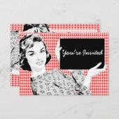 Frau der 1950er Jahre mit einem Zeichen V2 Einladung (Vorne/Hinten)