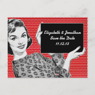 Frau der 50er Jahre mit einem Zeichen Save the Dat Ankündigungspostkarte