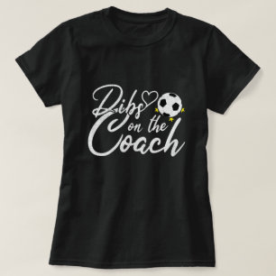 Frau des Fußballtrainers beansprucht den Trainer f T-Shirt