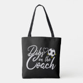 Frau des Fußballtrainers beansprucht den Trainer Tasche (Rückseite)