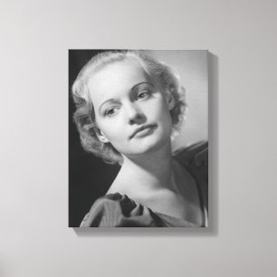 Frau, die 2 aufwirft leinwanddruck