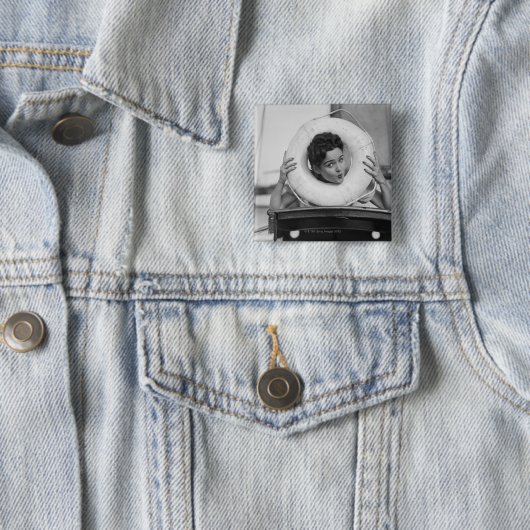 Frau, die 3 aufwirft button (Beispiel)