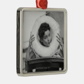 Frau, die 3 aufwirft ornament aus metall (Rechts)