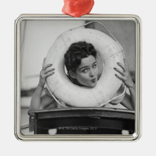 Frau, die 3 aufwirft ornament aus metall