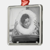 Frau, die 3 aufwirft ornament aus metall (Links)