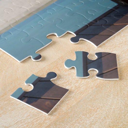 Frau, die auf einer Hängematte in einem kleinen Puzzle (Seite)