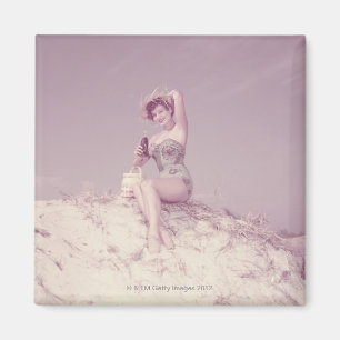 Frau, die auf Strand sich entspannt Magnet