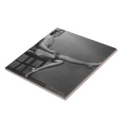 Frau, die auf Stuhl sitzt Fliese (Seite)