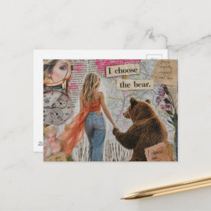 Frau, die die Bär-Mixed-Media-Collage wählt Postkarte