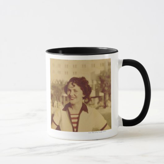 Frau, die draußen sitzt tasse (Rechts)