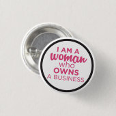 Frau, die ein Geschäft besitzt Button (Vorne & Hinten)