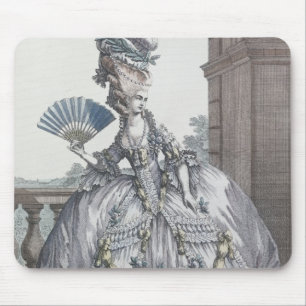 Frau, die ein stilvolles Kleid mit ihrem Haar Mousepad