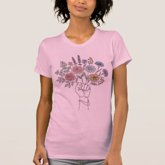 Frau: Die Faust des Wandels & Das Herz der Blüte T-Shirt