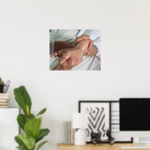 Frau, die Fußmassage erhält 2 Poster (Heimbüro)