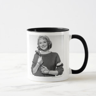 Frau, die Golfclub hält Tasse
