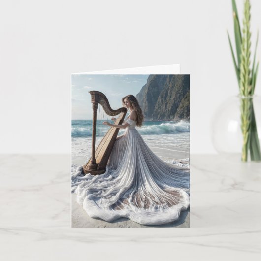 Frau, die Harvnotenkarte spielt Karte (Vorderseite)