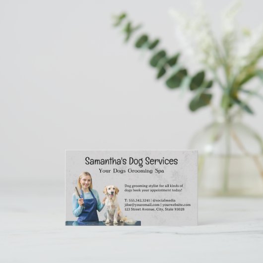 Frau, die Hunde in Salon züchtet Visitenkarte (Stehend Vorderseite)