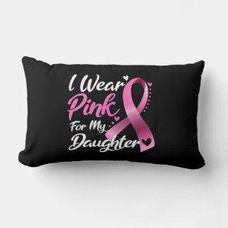 Frau, die ich für meine Tochter pink trage Lendenkissen