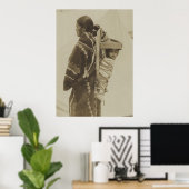 Frau, die ihr Kind in einer Tafel trägt Poster (Heimbüro)