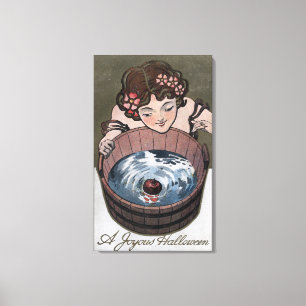 Frau, die im hölzernen Fass schaut Leinwanddruck