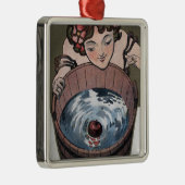 Frau, die im hölzernen Fass schaut Silbernes Ornament (Rechts)