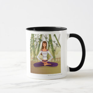Frau, die in der Lotosposition, meditierend sitzt Tasse
