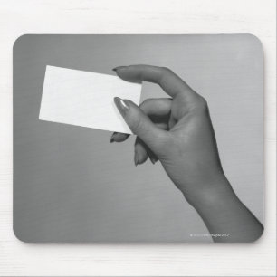 Frau, die Karte hält Mousepad