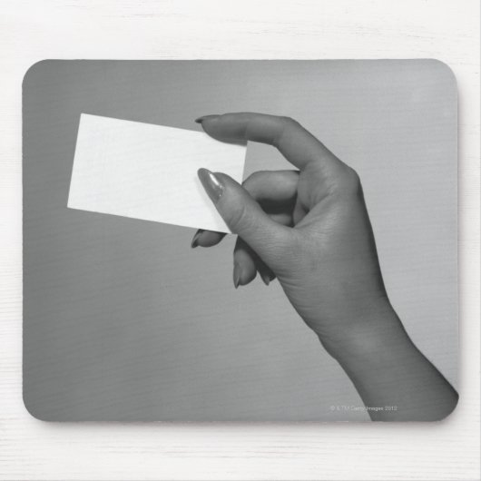 Frau, die Karte hält Mousepad (Vorne)
