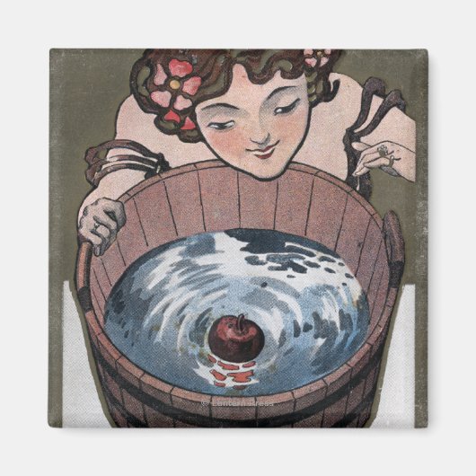 Frau, die nach Holzfass schaut Magnet (Vorne)