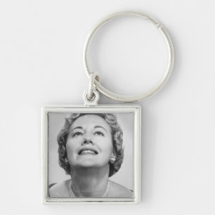 Frau, die oben schaut schlüsselanhänger